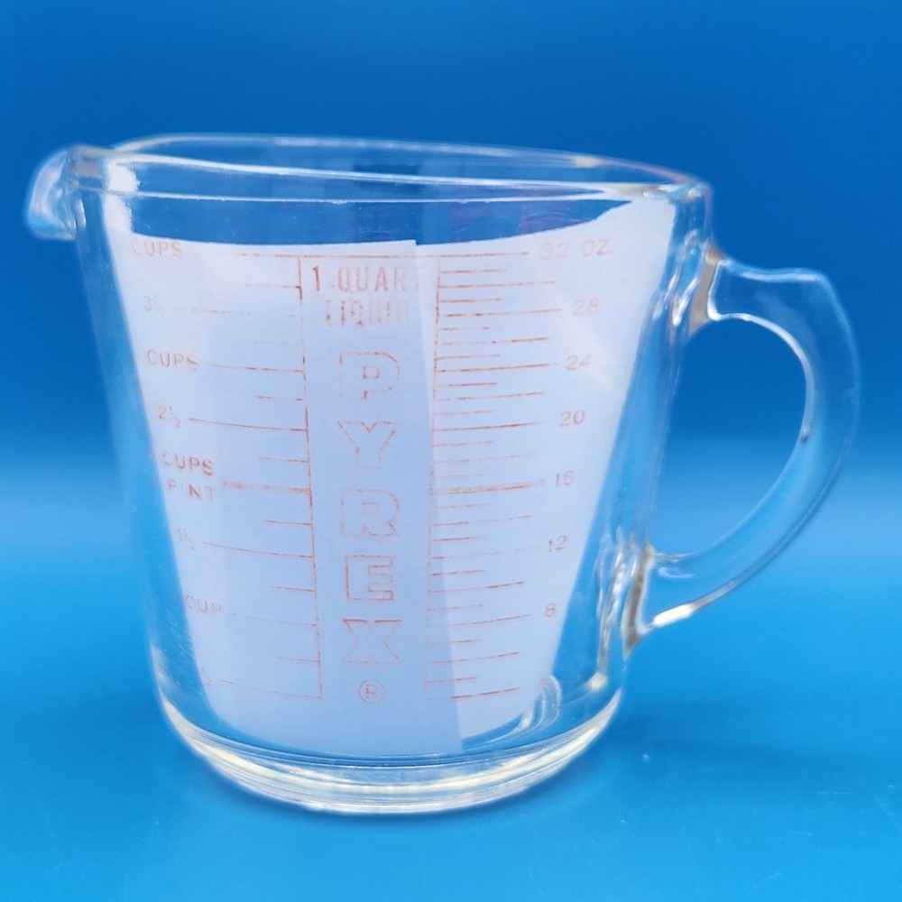 Vintage 1 Quart PYREX measuring cup Q-5, 532, D Handle - faded red lettering